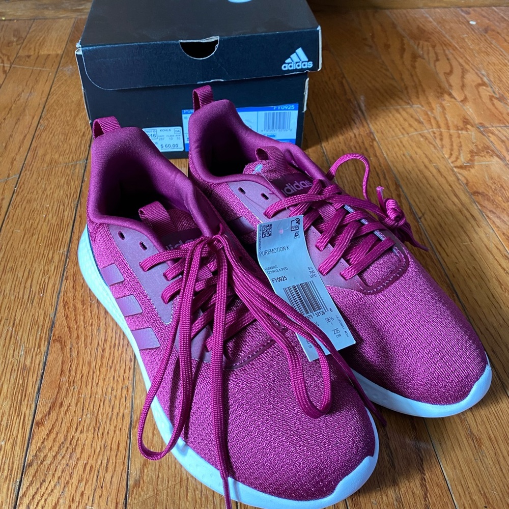NWB Adidas Sneakers Women’s Size 6